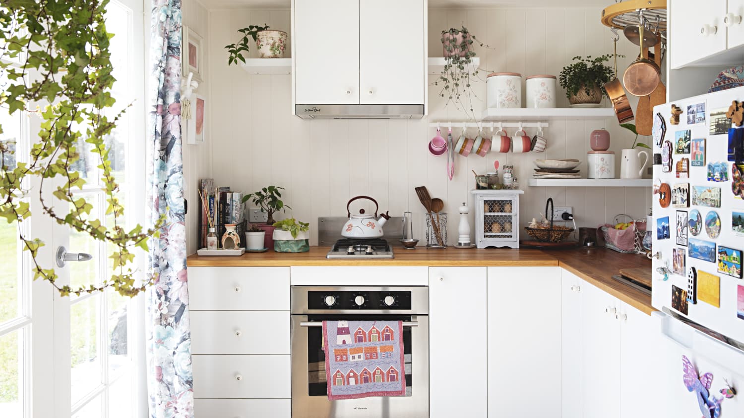 How to Maximize Counter Space in a Small Kitchen